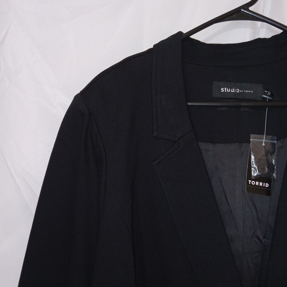 Torrid Womens Studio Ponte Tailored Fit 1 Button Blazer Jacket Size 4X NWT Black - Picture 8 of 16